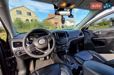 Позашляховик / Кросовер Jeep Cherokee 2019 в 