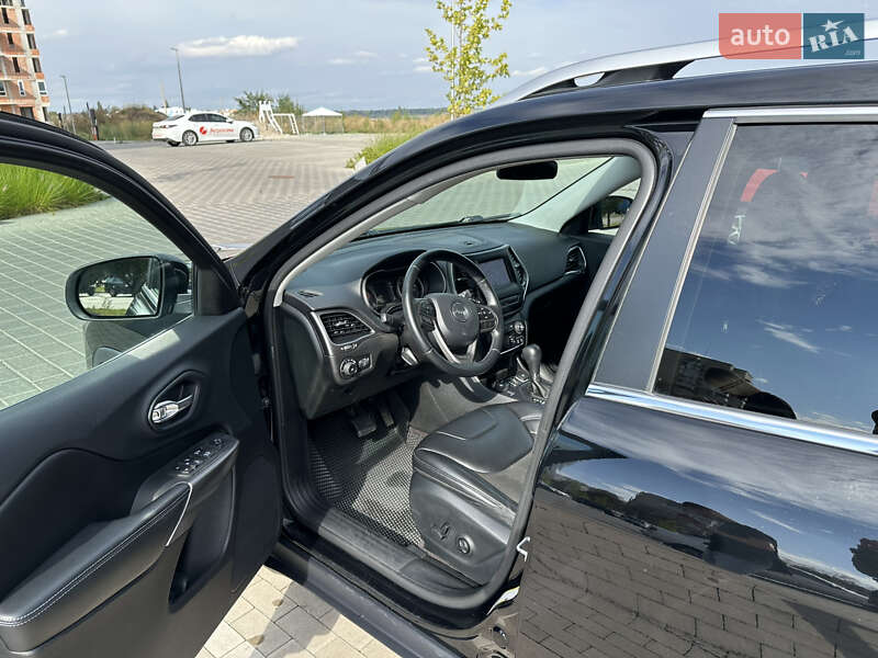 Внедорожник / Кроссовер Jeep Cherokee 2018 в Ровно