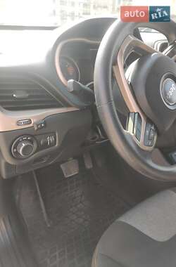 Внедорожник / Кроссовер Jeep Cherokee 2016 в 