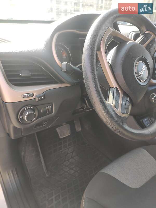 Позашляховик / Кросовер Jeep Cherokee 2016 в Львові