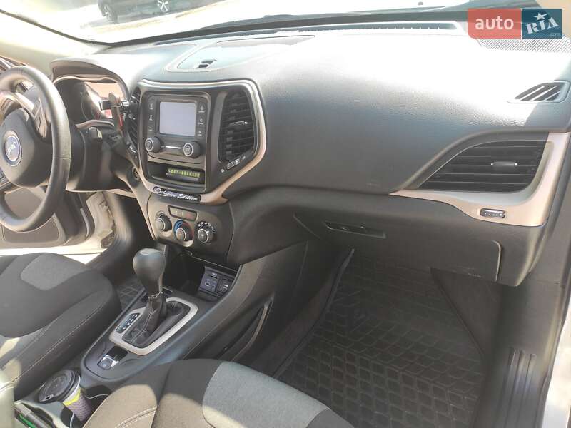 Позашляховик / Кросовер Jeep Cherokee 2016 в Львові