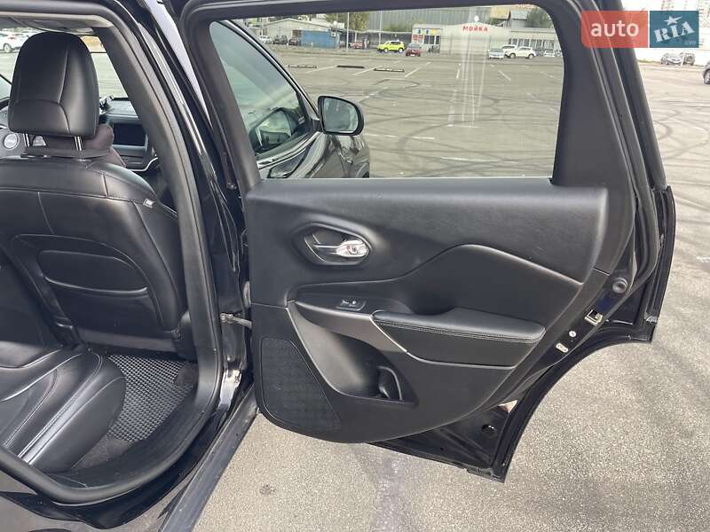 Внедорожник / Кроссовер Jeep Cherokee 2018 в Киеве фото 15 Внедорожник / Кроссовер Jeep Cherokee 2018 в Киеве