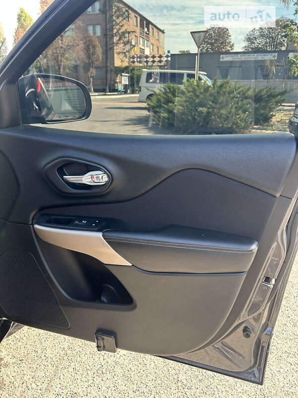 Внедорожник / Кроссовер Jeep Cherokee 2018 в Кривом Роге