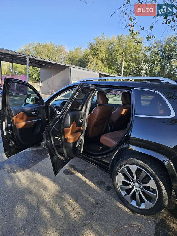 Внедорожник / Кроссовер Jeep Cherokee 2018 в Запорожье