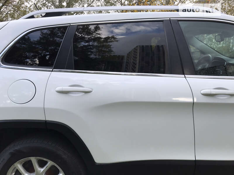 Внедорожник / Кроссовер Jeep Cherokee 2015 в Киеве