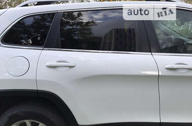 Внедорожник / Кроссовер Jeep Cherokee 2015 в 