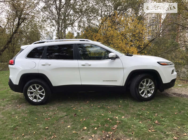 Внедорожник / Кроссовер Jeep Cherokee 2015 в Киеве
