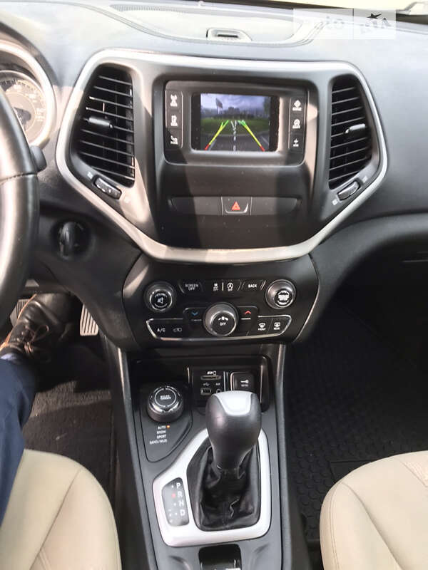 Внедорожник / Кроссовер Jeep Cherokee 2015 в Киеве