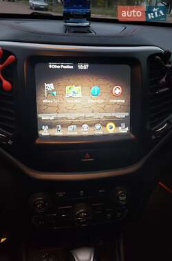 Внедорожник / Кроссовер Jeep Cherokee 2014 в 