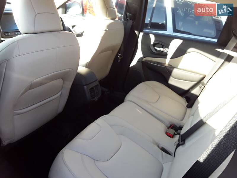Внедорожник / Кроссовер Jeep Cherokee 2015 в Киеве