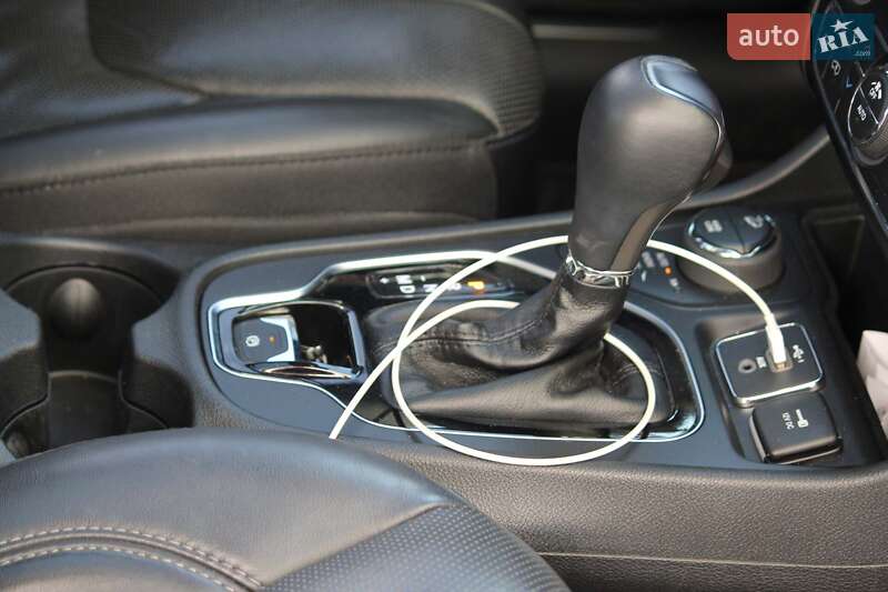 Внедорожник / Кроссовер Jeep Cherokee 2018 в Киеве