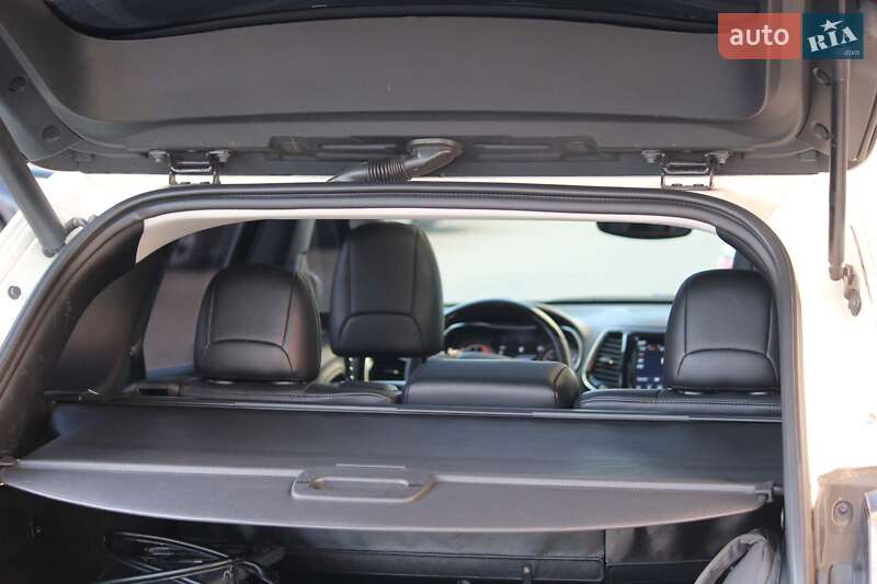 Внедорожник / Кроссовер Jeep Cherokee 2018 в Киеве