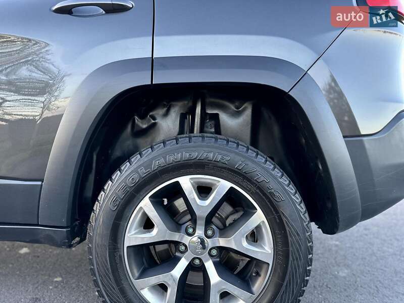 Внедорожник / Кроссовер Jeep Cherokee 2014 в Мукачево