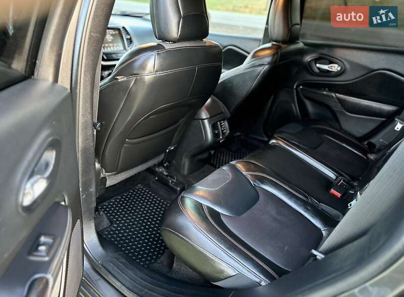 Внедорожник / Кроссовер Jeep Cherokee 2014 в Мукачево