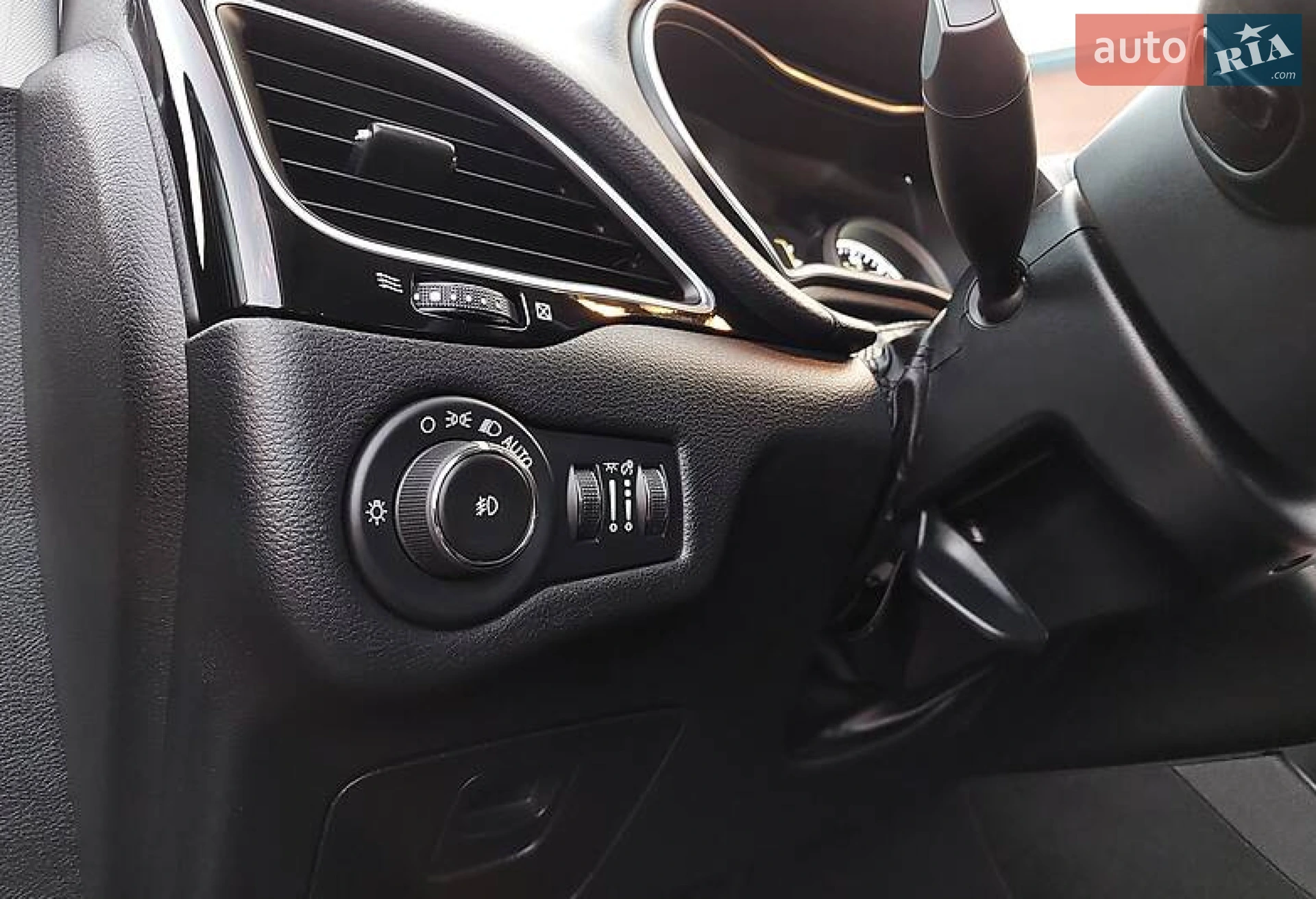 2019 Jeep Cherokee - мініатюра 41