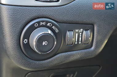 Внедорожник / Кроссовер Jeep Cherokee 2019 в 