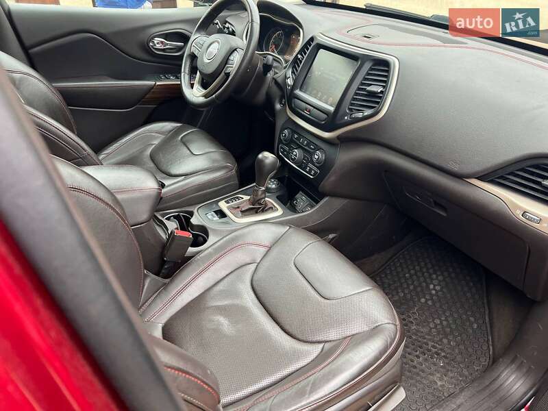 Внедорожник / Кроссовер Jeep Cherokee 2015 в Киеве