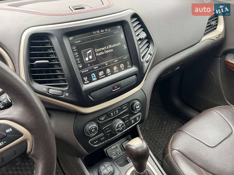 Внедорожник / Кроссовер Jeep Cherokee 2015 в Киеве