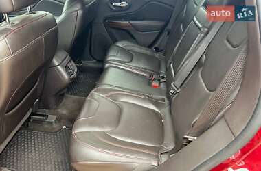 Внедорожник / Кроссовер Jeep Cherokee 2015 в 