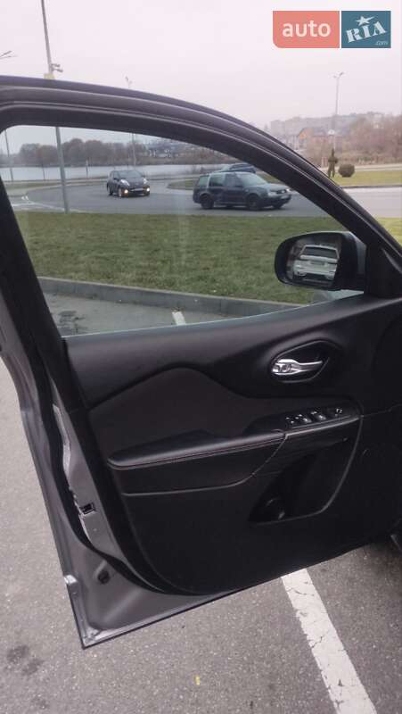 Позашляховик / Кросовер Jeep Cherokee 2015 в Вінниці