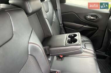 Внедорожник / Кроссовер Jeep Cherokee 2019 в 