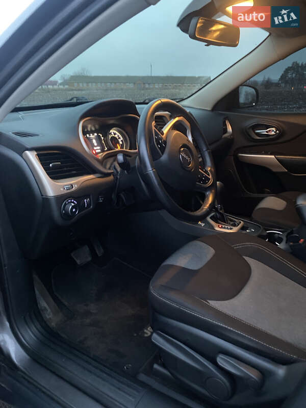 Внедорожник / Кроссовер Jeep Cherokee 2017 в Ромнах