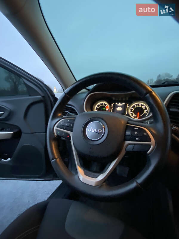 Внедорожник / Кроссовер Jeep Cherokee 2017 в Ромнах