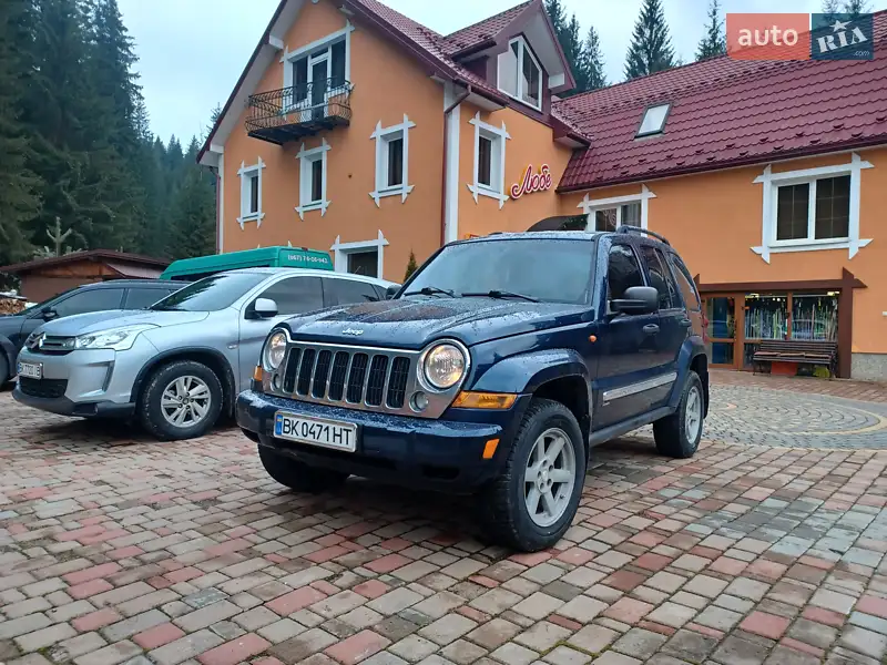 Внедорожник / Кроссовер Jeep Cherokee 2005 в 