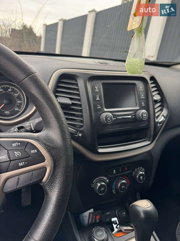 Внедорожник / Кроссовер Jeep Cherokee 2014 в Львове