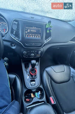 Внедорожник / Кроссовер Jeep Cherokee 2018 в 
