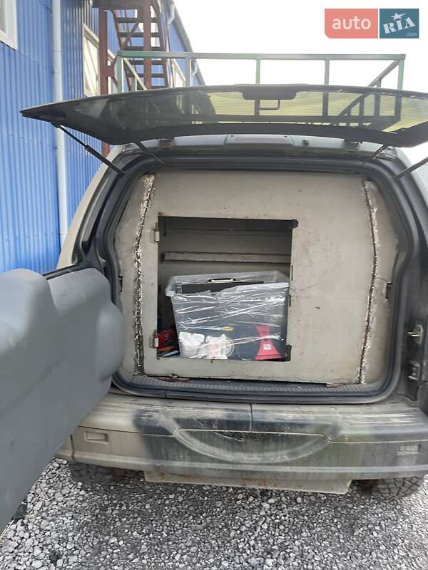 Внедорожник / Кроссовер Jeep Cherokee 2006 в Днепре