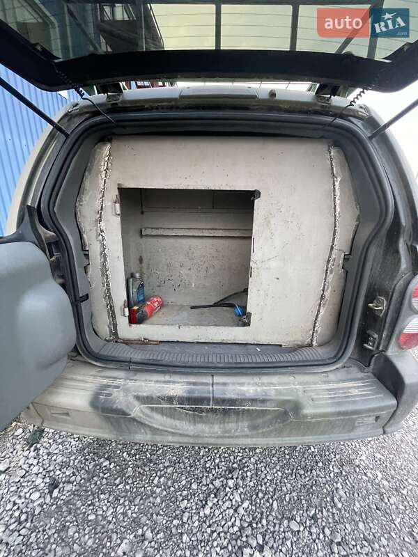 Внедорожник / Кроссовер Jeep Cherokee 2006 в Днепре