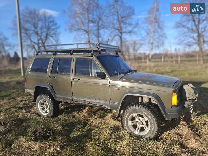 Внедорожник / Кроссовер Jeep Cherokee 1992 в Ивано-Франковске