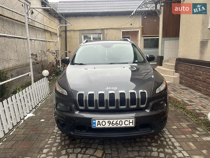 Внедорожник / Кроссовер Jeep Cherokee 2015 в Косове