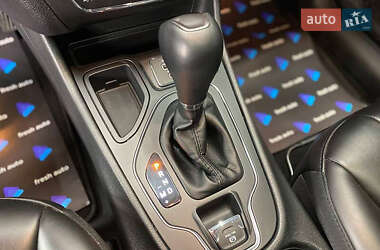 Внедорожник / Кроссовер Jeep Cherokee 2018 в 