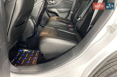 Внедорожник / Кроссовер Jeep Cherokee 2018 в 