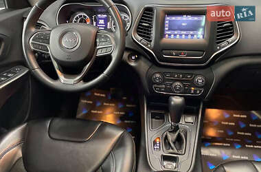 Внедорожник / Кроссовер Jeep Cherokee 2018 в 