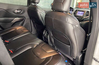 Внедорожник / Кроссовер Jeep Cherokee 2018 в 