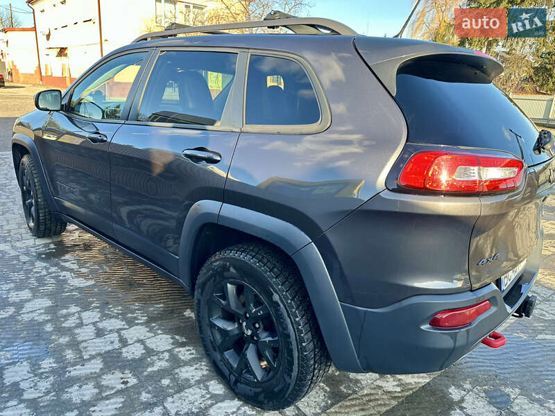 Позашляховик / Кросовер Jeep Cherokee 2015 в Львові