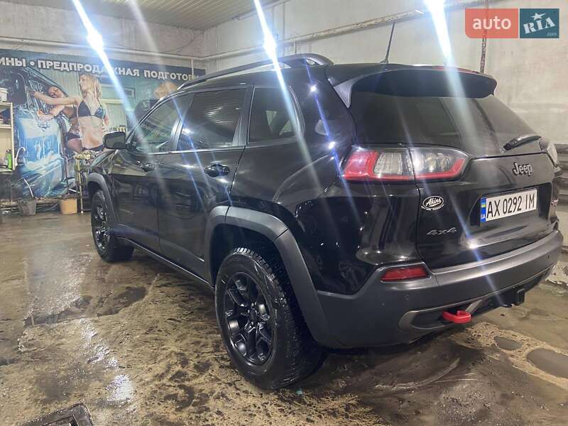 Позашляховик / Кросовер Jeep Cherokee 2018 в Краснограді