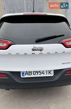 Внедорожник / Кроссовер Jeep Cherokee 2017 в 