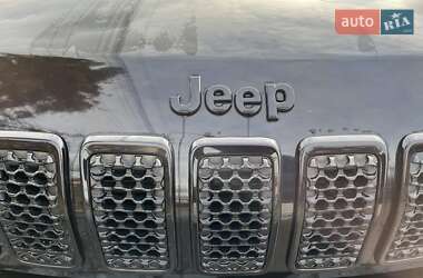 Внедорожник / Кроссовер Jeep Cherokee 2019 в 