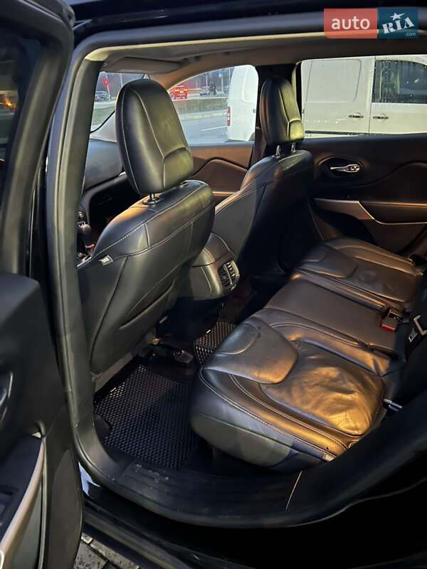 Внедорожник / Кроссовер Jeep Cherokee 2017 в Киеве