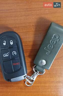 Позашляховик / Кросовер Jeep Cherokee 2016 в 