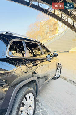Внедорожник / Кроссовер Jeep Cherokee 2014 в 