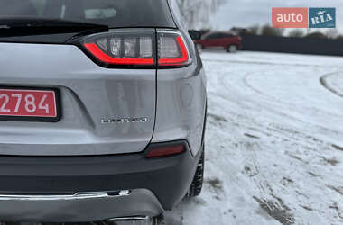 Внедорожник / Кроссовер Jeep Cherokee 2019 в 