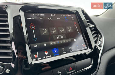 Внедорожник / Кроссовер Jeep Cherokee 2019 в 