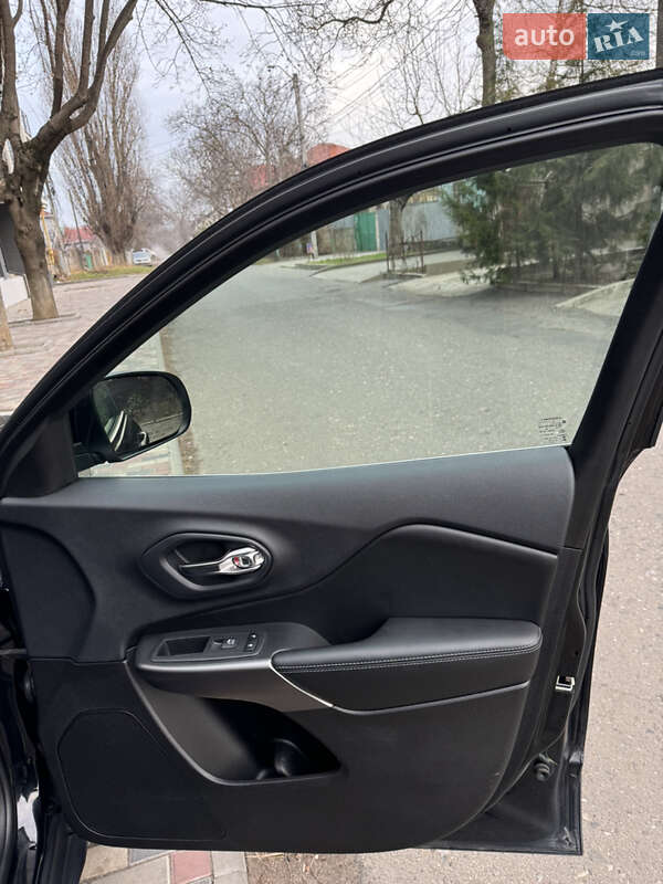 Внедорожник / Кроссовер Jeep Cherokee 2018 в Одессе фото 24 Внедорожник / Кроссовер Jeep Cherokee 2018 в Одессе