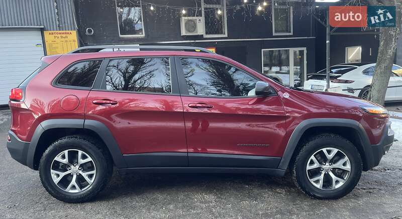 Внедорожник / Кроссовер Jeep Cherokee 2014 в Киеве