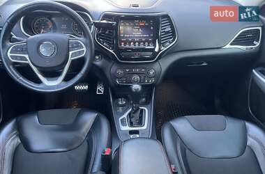 Внедорожник / Кроссовер Jeep Cherokee 2014 в 